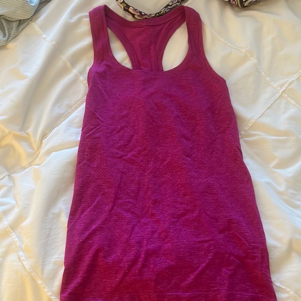 Lululemon Swiftly Tech Racerback Tank Top 2.0
Pow Pink / Ripened Raspberry
